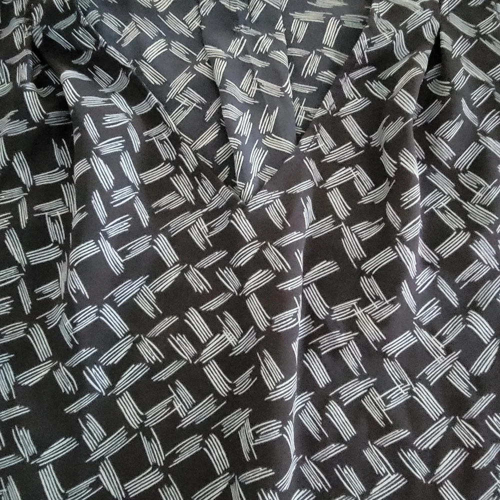 Banana Republic Navy Top with Light Blue Geometric Print - Picture 2 of 5